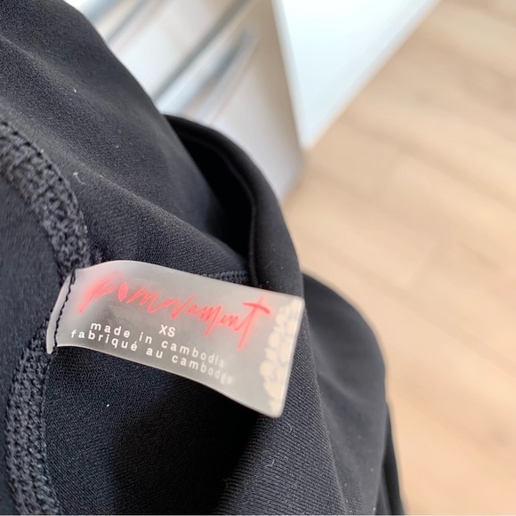 Black High-Waisted Cut-Out Ankle Wave Rider Active Workout Leggings - Picture 9 of 11